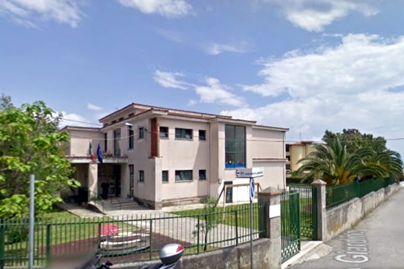 Crollo nella scuola di Scario: disposta la chiusura dell\'edificio