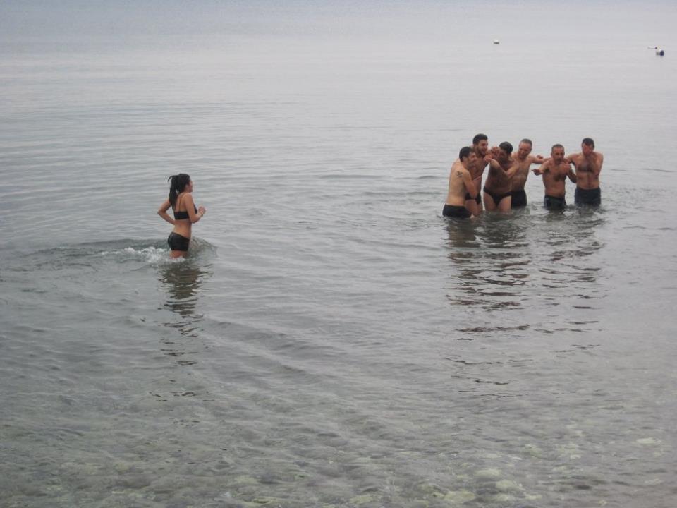 Un tuffo rigenerante nel mare di Scario per dare il benvenuto al 2016!