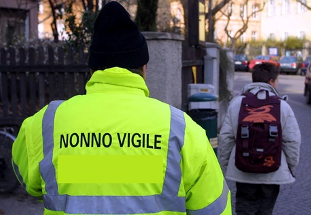 Il Comune alla ricerca del «nonno vigile» e del «nonno giardiniere»