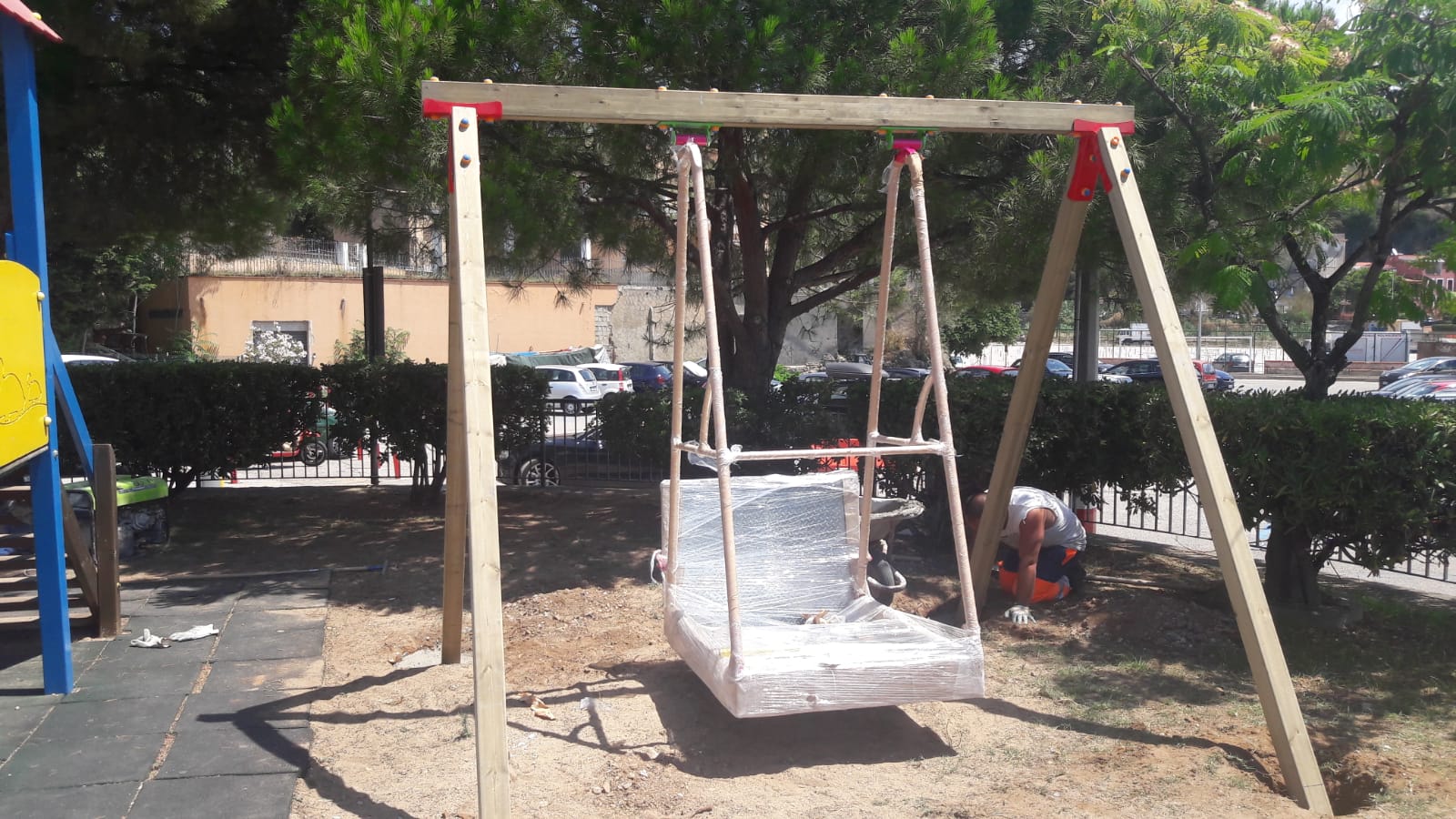 Camerota, barriere abbattute con le giostre per i bambini disabili (FOTO)