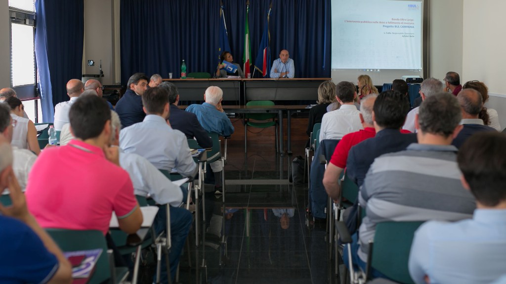 Rete a banda ultralarga, a Napoli l'incontro per l'apertura dei cantieri