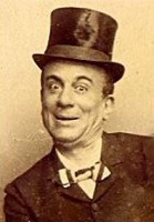 "Tre cazune furtunate" questa sera a Scario