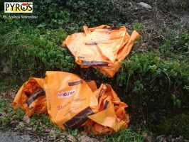 Alla squagliata della neve escono...i sacchi (abbandonati in strada)