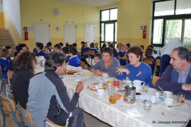 Anna e Riccardo incontrano i bambini prima della ripartenza