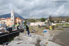 Liberate dai rifiuti le spiagge di Scario 