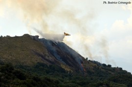 Fiamme ai piedi del Monte Bulgheria