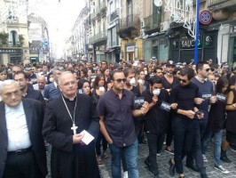 Mons. Spinillo al corteo funebre di Aversa contro i rifiuti tossici