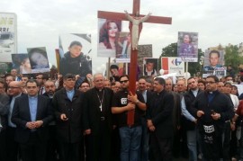 50.000 in marcia per la Terra dei fuochi con in testa il Vescovo Spinillo