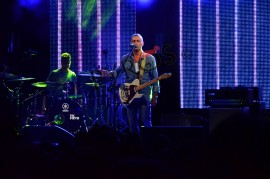 A San Giovanni a Piro spettacolare concerto di Alex Britti, foto e video.