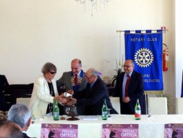 Monica Hannasch insignita del Premio Ortega del Rotary Golfo di Policastro
