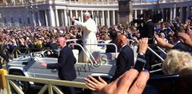 Papa Francesco saluta i cresimati e cresimandi di Teggiano - Policastro, foto e video