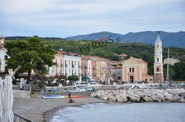 Il nuovo look di Scario, senza le palme