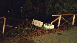 San Giovanni a Piro: leggero incidente automobilistico sulla strada del Santuario, abbattuto un muretto con una croce