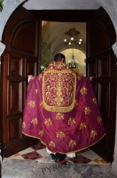 Il Vicario Scapolatempo apre la Porta Santa della Misericordia del Santuario di Pietrasanta