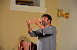 Pietro Sarubbi emoziona la platea di San Giovanni a Piro