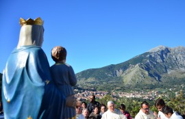 Chiusa la Porta della Misericordia del Santuario di Pietrasanta (video e foto)