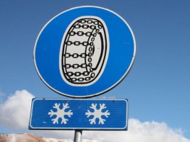Obbligo di catene a bordo o pneumatici da neve da Padula a Falerna