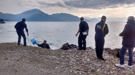 Capitello, raccolti sulla spiaggia 50 sacchi di immondizia, poi uno scaldabagno, una branda, una batteria di auto...
