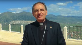 Mons. De Luca: dobbiamo sentirci colpevolmente responsabili dei pericolosi sbandamenti che mettono in discussione gli equilibri internazionali