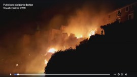 Incendio ai piedi del Cristo di Maratea, le immagini impressionanti