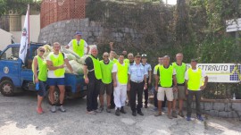 Task force volontari scende in campo per pulire Marina di Camerota