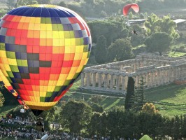 Festival internazionale delle Mongolfiere: in volo sui templi di Paestum