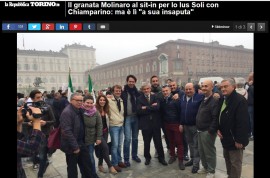 Il terzino del Toro Cristian Molinaro partecipa (per caso) al sit-in in favore dello Ius Soli, colpa degli amici di San Giovanni a Piro!