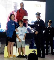 Corsa del Mito, primo carabiniere al traguardo vince targa e la dona alla famiglia del collega scomparso