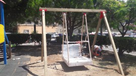 Camerota, barriere abbattute con le giostre per i bambini disabili (FOTO)