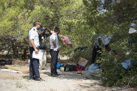 Camerota, fermi e sequestri: sgomberata la pineta dai venditori ambulanti (FOTO)