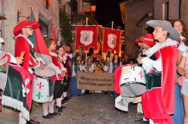 Un incantevole viaggio nel Medioevo, tra cavalieri e monaci. Terminata a San Giovanni a Piro la seconda serata della Festa delle Contrade 2018 (FOTO)