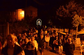 XIX Pellegrinaggio a piedi Policastro - Santuario, con un pensiero alle vittime di Genova. Sul sagrato bruciate le intenzioni di preghiera dei fedeli (foto)