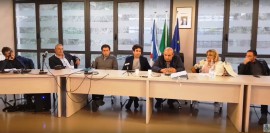 ''Un impianto a basso impatto ambientale per risolvere i problemi del territorio''. A Santa Marina l'incontro preliminare con i sindaci della zona per il sito di compostaggio (video)