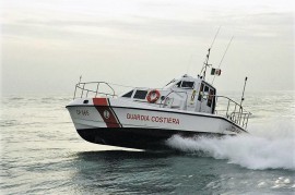 Incidente nel golfo di Policastro: marittimo perde un dito, soccorso dalla Guardia Costiera