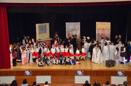 Grande successo al Cineteatro di Policastro per A Christmas Carol, la rappresentazione teatrale degli alunni della primaria di San Giovanni a Piro (FOTO)
