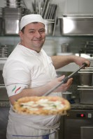 Michele Croccia vola a Las Vegas. In valigia? la pizza e il Cilento