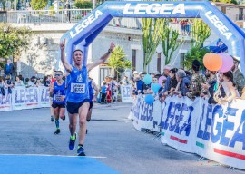 Camerota, Noel Hitimana conquista la decima Corsa del Mito. A Pierantonio Esposito il trofeo ''Antonio Esposito''