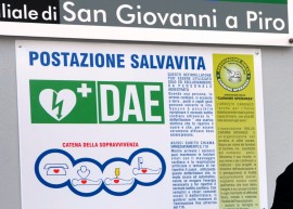 Grazie alla colletta in ricordo di Angela Sorrentino, il defibrillatore di San Giovanni a Piro torna funzionante