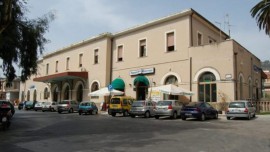 Sapri, in fuga dai domiciliari commette serie di furti, arrestato