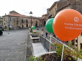 Il centro storico di Morigerati ha accolto i partecipanti che hanno dato vita alla Caccia ai tesori di Bandiere arancioni
