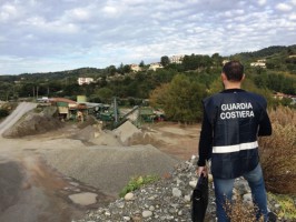 Palinuro: sequestrato stabilimento industriale di 24 mila mq con centomila metricubi di rifiuti 