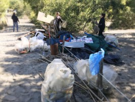 Camerota, giornata ecologica: smantellati ricoveri abusivi e ripulita la pineta della Cala del Cefalo