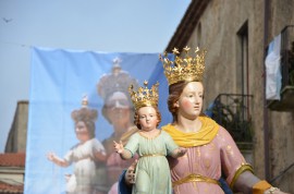La Messa domenicale in diretta da Santuario (anche su Pyros). A mezzogiorno i fedeli intoneranno dalla finestra l'inno alla Madonna di Pietrasanta