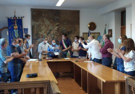 Raccoglie rifiuti sulle spiagge, encomio solenne del Comune di San Giovanni a Piro ad un cittadino virtuoso